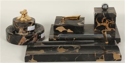 elegante Schreibtischgarnitur 1 Federablage mit Federhalter,1 Ablage mit Tintenfass 1 Aschenbecher, - Arte e antiquariato