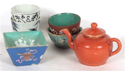 4 kleine Schalen, 1 Teekanne - Kunst, Antiquitäten und Möbel