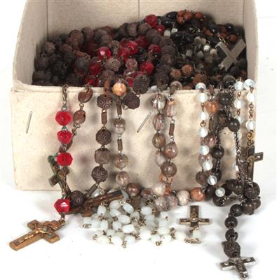 Sammlung von 36 Rosenkranz und Gebetsketten - Kunst, Antiquitäten und Möbel