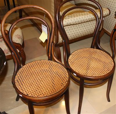 2 leicht variierende Sessel Anfang 20. JH., - Kunst, Antiquitäten und Möbel