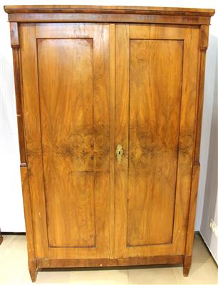 Biedermeier Garderobenschrank,1. Hälfte 19. JH, - Antiques and art