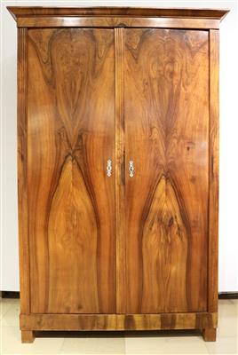 Biedermeier Garderobenschrank 1. Hälfte 19. JH, - Onlineauktion Kunst, Antiquitäten und Möbel