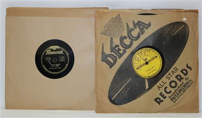 8 Schellacks - Vintage radios and rare vinyl recordings