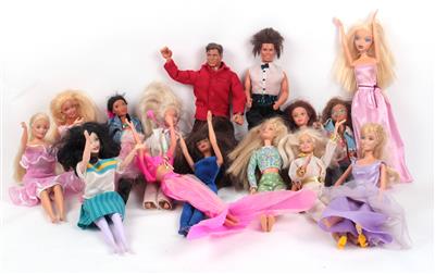 13 Barbies, 2 Ken - BARBIE meets KEN – Auflösung einer Sammlung