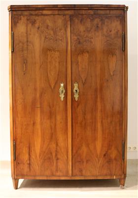 Biedermeier Garderobeschrank um 1825/30, - Kunst, Antiquitäten und Möbel