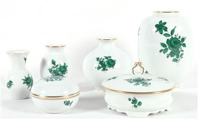 4 verschiedene Vasen Höhe 8,5- 16 cm. 2 Deckeldosen Dm 8 und 12 cm - Kunst, Antiquitäten und Möbel