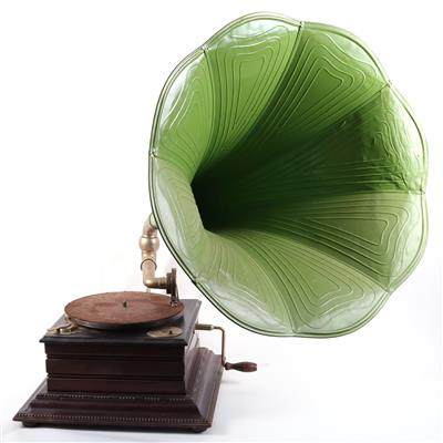Trichtergrammophon - Historic entertainment technology and vinyls