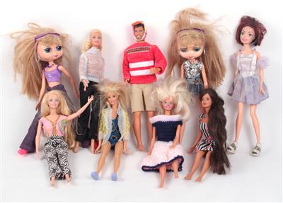 12 Barbies, 2 Ken, 3 Skipper - Barbies und Equipment