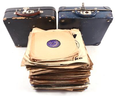 119 Schellacks vorwiegend Unterhaltungs- und Tanzmusik, - Historic entertainment technology and vinyls