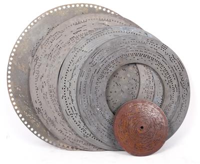 Konvolut Blechplatten für Spieldosen: 1 Stück. 39,5 cm, - Historische Unterhaltungstechnik und Schallplatten