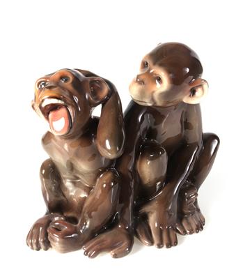 2 sitzende Schimpansen - Kunst, Antiquitäten und Möbel