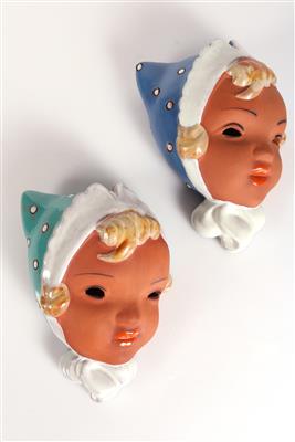 2 leicht variirende Mädchenmasken - Umění a starožitnosti