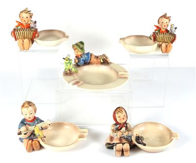 5 verschiedene Aschenbecher mit Hummelfiguren - Umění a starožitnosti