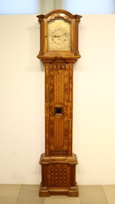 Große dekorative Bodenstanduhr in klassizistischer Stilform - Art, antiques, furniture and technology