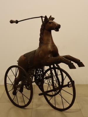 Kinderdreirad in Form eines springenden Pferdes - Art, antiques, furniture and technology