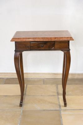 Tischchen im Barockstil, - Kunst, Antiquitäten, Möbel und Technik