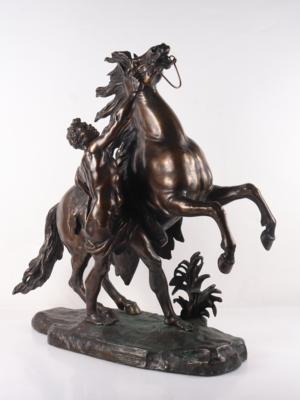 Skulpturengruppe, Jüngling mit Pferd "Les chevaux de Marly" nach Guilloume Coustou - Umění, starožitnosti, nábytek a technika