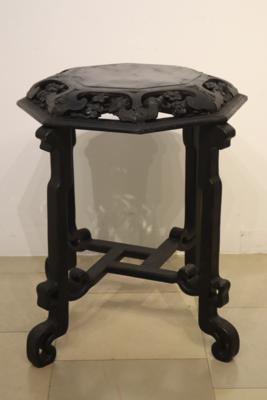 8-eckiges asiatisches Tischchen - Umění, starožitnosti, nábytek a technika