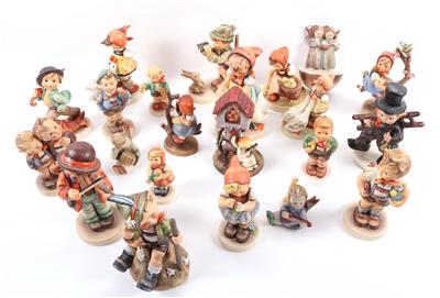Sammlung, 20 Hummelfiguren 1 Weihwasserbecken - Figure, piatti e lampade di Hummel