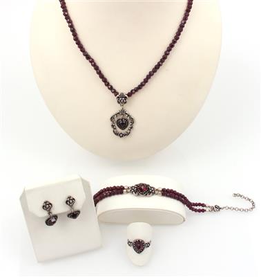 Granat Damenschmuckgarnitur "Herzen" - Jewellery