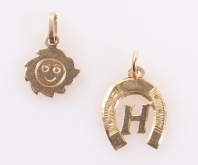 Konvolut Anhänger "Sonne  &  Hufeisen mit Buchstaben "H" - Jewellery and watches