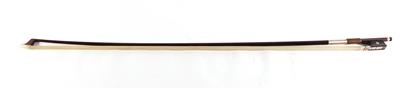 Ein silbermontierter Violinbogen von Albert Nürnberger, die oktogonale Stange ist gestempelt:ALBERT NÜRNBERGER - Musikinstrumente