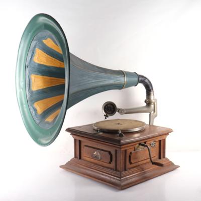 3 Grammophone - Musikinstrumente, historische Unterhaltungstechnik und Schallplatten