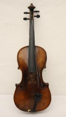 Eine alte sächsische Geige - Musikinstrumente, historische Unterhaltungstechnik und Schallplatten