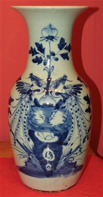 Blau-weiße Vase, - Sommerauktion