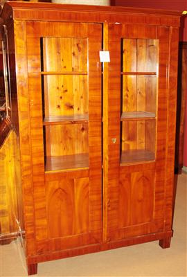 Garderobenschrank, - Saisoneröffnungs-Auktion Antiquitäten & Bilder