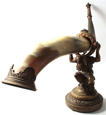 Horn von einem Zwerg getragen - Antiquitäten & Bilder