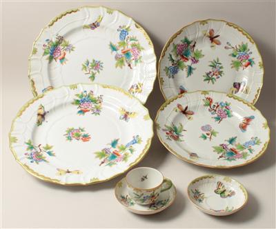 2 runde Platte, 2 Teller, 1 Mokkatasse mit 2 untertassen, - Antiques and Paintings