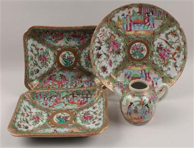 2 rechteckige Famille RoseSchalen, 1 Teller, 1 Teekanne ohne Deckel, - Saisoneröffnungsauktion Antiquitäten & Bilder