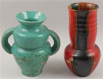 1 Henkelvase, 1 Vase, - Antiquitäten & Bilder