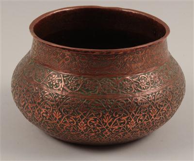 Orientalisches Gefäß, wohl aus Persien: Ein Kupfer-Gefäß, reich dekoriert. - Antiquitäten & Bilder