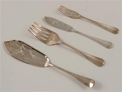 6 Fischgabeln, 6 Fischmesser,2 Vorleger, - Antiques and Paintings