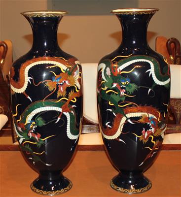 Paar japanische Cloisonné Vasen, - Saisonabschluß-Auktion<br>Bilder Varia und Antiquitäten