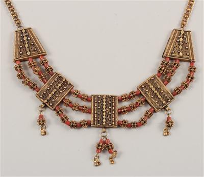 Jemen: Halskette aus vergoldetem Silber, mit Korallen. - Asta estiva