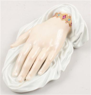 Elegante Damenhand als Briefbeschwerer, - Summer-auction