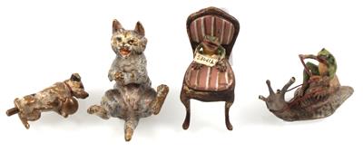 Katze, Hund mit Ball, Frosch auf Sessel, Frosch auf Schnecke, - Letní aukce
