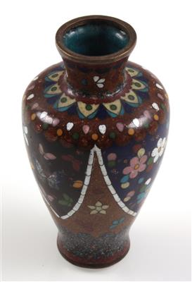 Kleine Cloisonné-Vase, - Saisoneröffnungs-Auktion Antiquitäten & Bilder