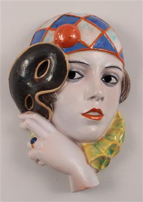 Anton Klieber(1886-1971), Frauenkopf-Wandmaske mit Hand, - Antiquitäten & Bilder