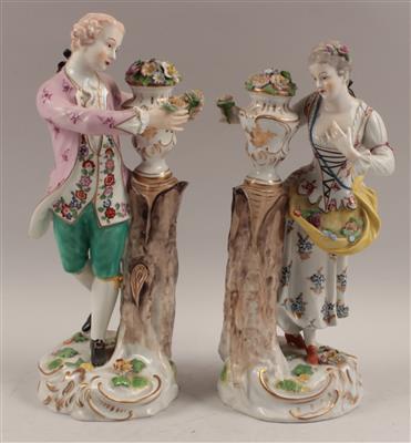 Dame und Herr mit Blumenvase, - Winterauktion - Antiquitäten,<br />Möbel und Bilder