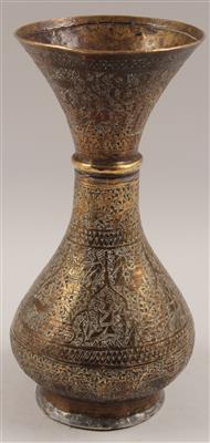 Persien: Metall-Vase aus Messing, mit reichem Dekor. - Starožitnosti, Obrazy