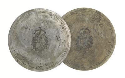 2 spanische Zinnplatten, - Antiquitäten & Bilder