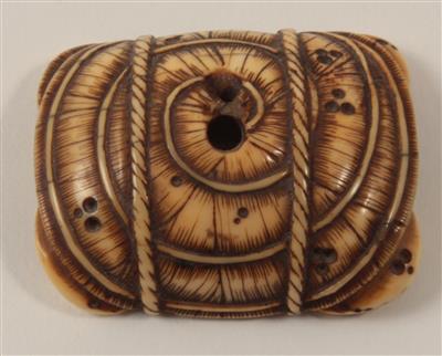 Netsuke eines Korbes mit Pilzen, - Antiquariato e Dipinti