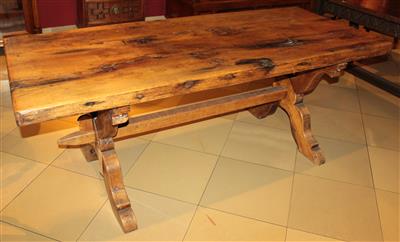 Rechteckiger Tisch in rustikaler Art, - Antiques and Paintings