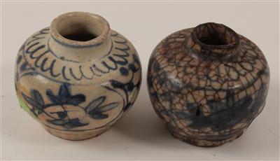 2 kleine Vasen, - Sommerauktion - Bilder Varia, Antiquitäten, Möbel/ Design