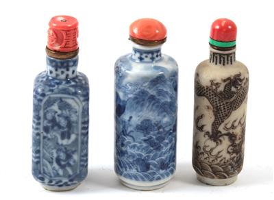 3 Snuffbottles, - Summer-auction