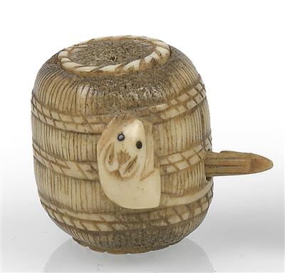 Netsuke eines Reiskorbes mit Mäusen, - Sommerauktion - Bilder Varia, Antiquitäten, Möbel